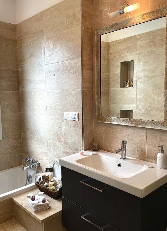 Al Poggio - Luxury Rooms カポテッラ エクステリア 写真