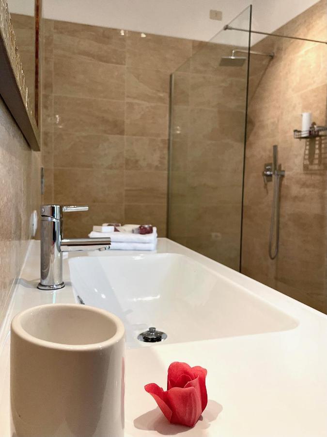 Al Poggio - Luxury Rooms カポテッラ エクステリア 写真